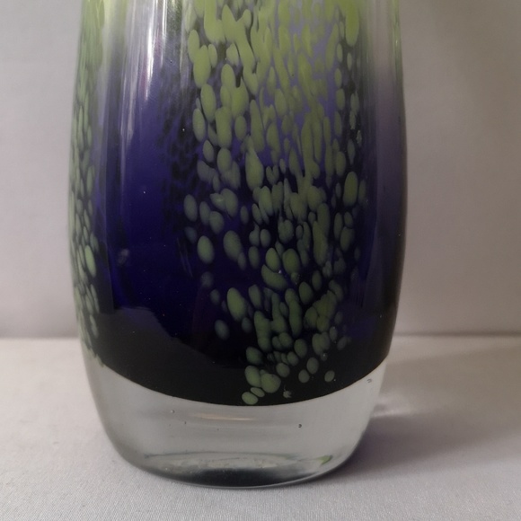 Lovely Green and Purple Mottled Glass Art Tulip Vase, Measures 7.5" Tall - Picture 2 of 4